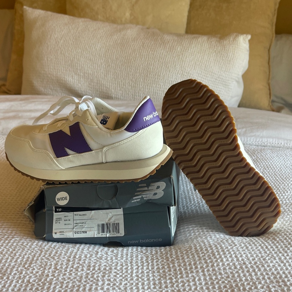 New Balance 237 White and Purple Sneakers. Size 5.5 wide